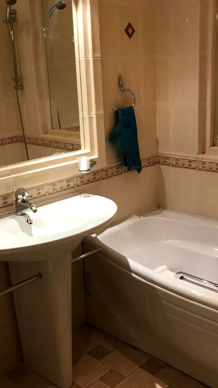 Продажа квартиры 4-комн. 160 м² 1/3 эт.