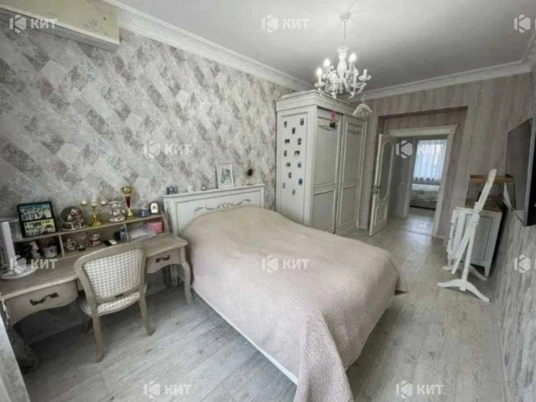4 rooms, 90 sq m, Center (Uprising, Defenders of Ukraine, Somovskaya Street)