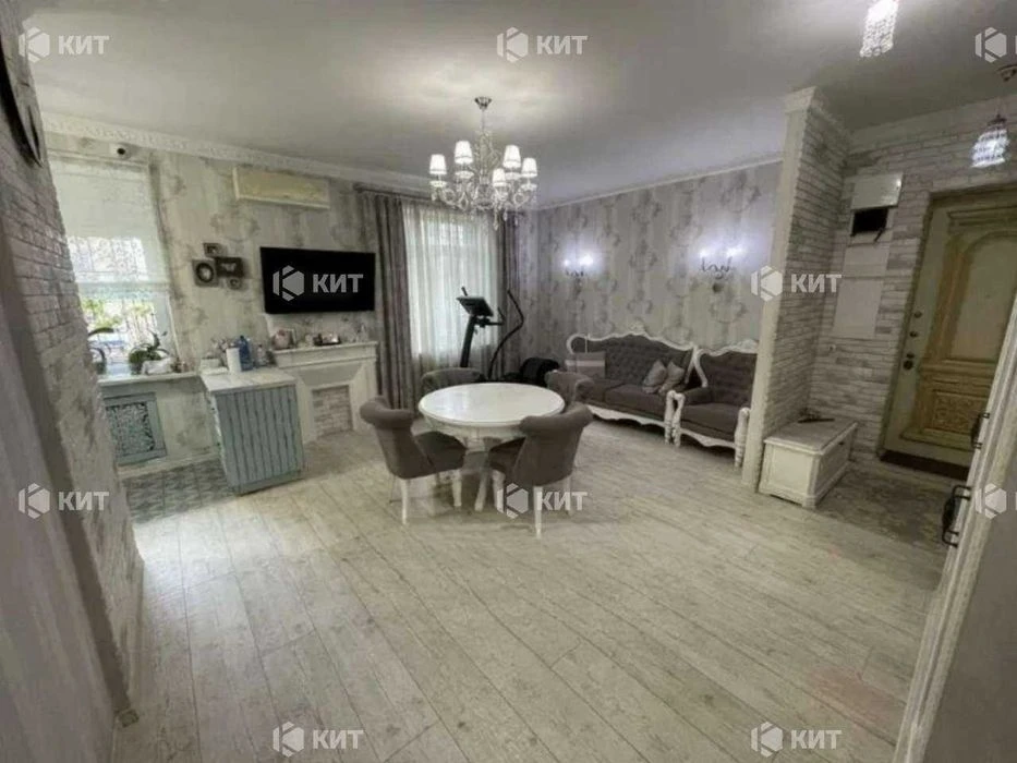 4 rooms, 90 sq m, Center (Uprising, Defenders of Ukraine, Somovskaya Street)