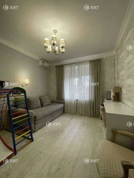 4 rooms, 90 sq m, Center (Uprising, Defenders of Ukraine, Somovskaya Street)