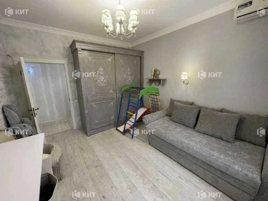 4 rooms, 90 sq m, Center (Uprising, Defenders of Ukraine, Somovskaya Street)