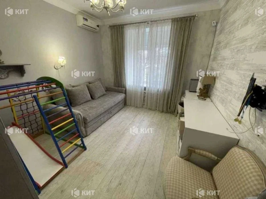 4 rooms, 90 sq m, Center (Uprising, Defenders of Ukraine, Somovskaya Street)