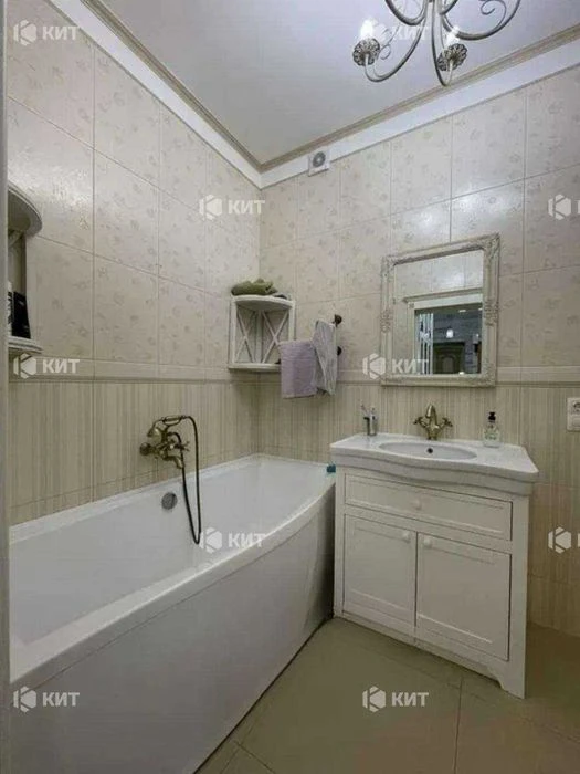 4 rooms, 90 sq m, Center (Uprising, Defenders of Ukraine, Somovskaya Street)