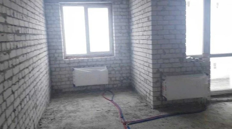 For sale: 1-room apartment in the residential complex "Ptichka", metro station.