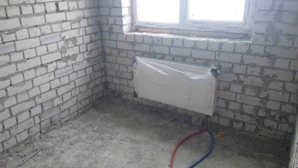 For sale: 1-room apartment in the residential complex "Ptichka", metro station.