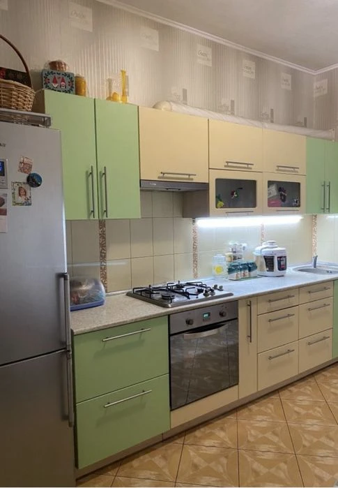 Продам отличную  2х ком. Ж/м Красный Камень!