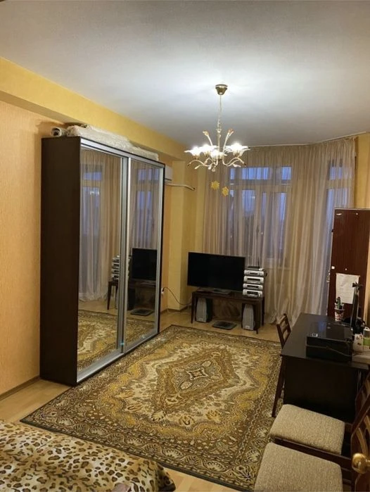 Продам отличную  2х ком. Ж/м Красный Камень!