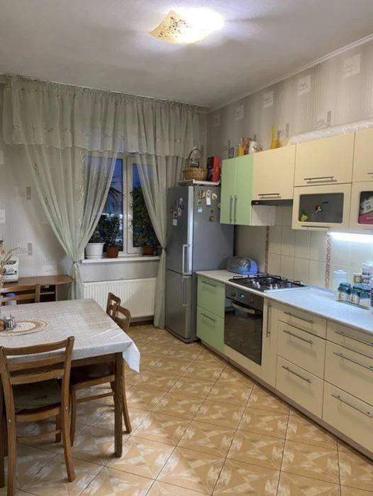 Продам отличную  2х ком. Ж/м Красный Камень!