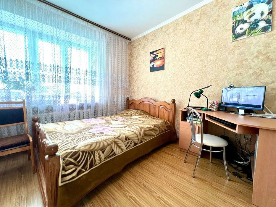 Продается 3-х комнатная квартира в общежитии на Киевской.