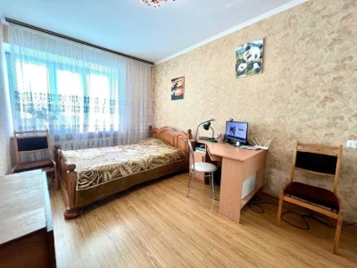 Продается 3-х комнатная квартира в общежитии на Киевской.