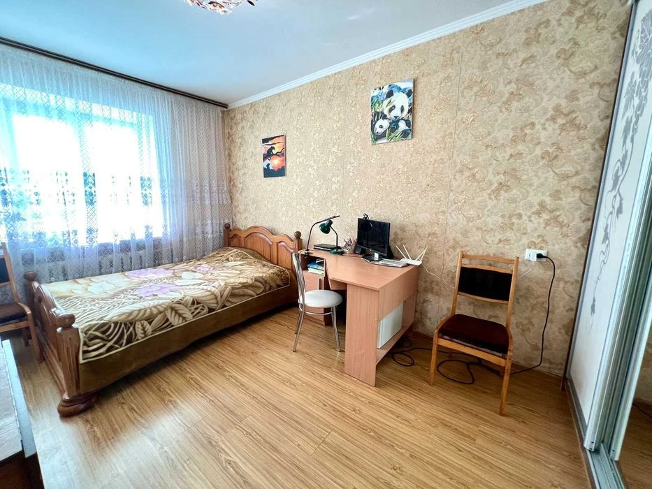 Продается 3-х комнатная квартира в общежитии на Киевской.