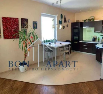 Spectacular 3-room apartment in Obolonski Lipki with its own parking space