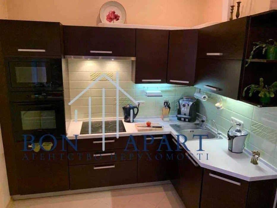 Spectacular 3-room apartment in Obolonski Lipki with its own parking space