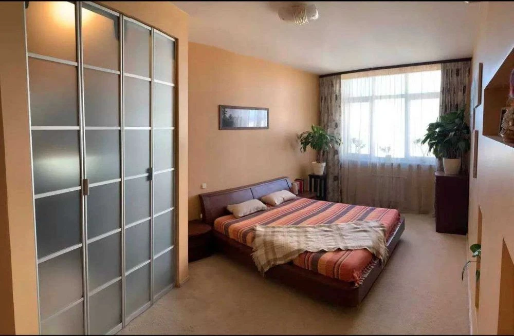 Spectacular 3-room apartment in Obolonski Lipki with its own parking space