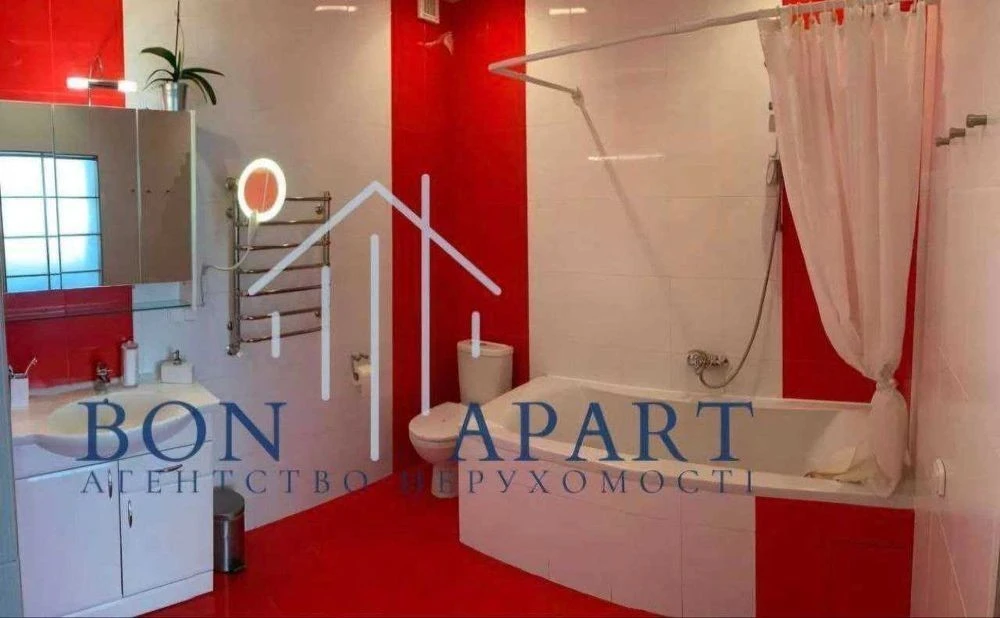 Spectacular 3-room apartment in Obolonski Lipki with its own parking space