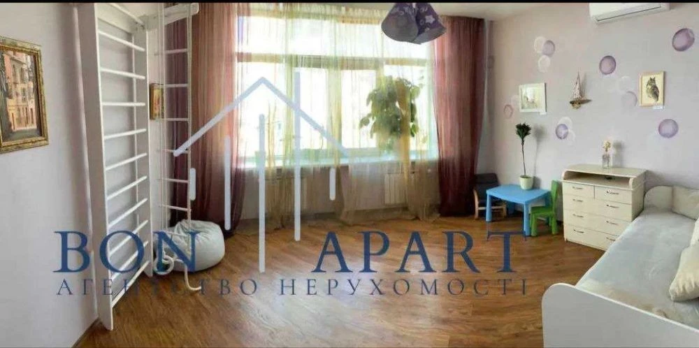 Spectacular 3-room apartment in Obolonski Lipki with its own parking space