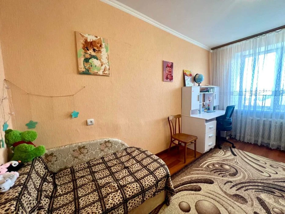 Продается 3-х комнатная квартира в общежитии на Киевской.