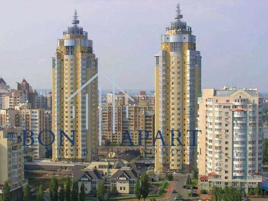 Spectacular 3-room apartment in Obolonski Lipki with its own parking space