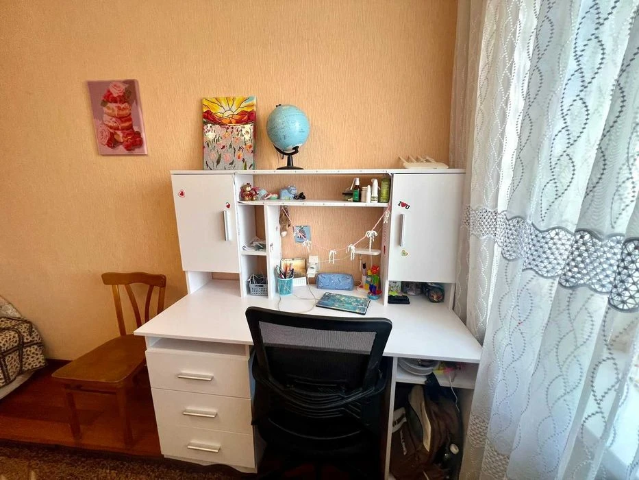 Продается 3-х комнатная квартира в общежитии на Киевской.