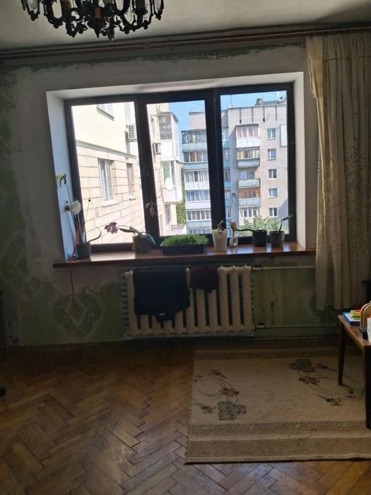 Продам 4-ну квартиру в центрі міста