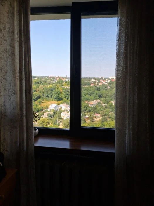 Продам 4-ну квартиру в центрі міста