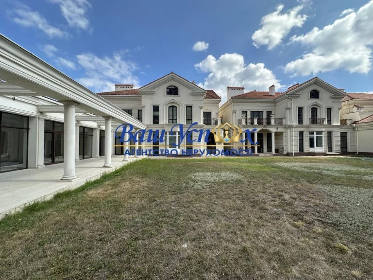 Sale of a house by the sea, French Boulevard, KG Korolevskie Sady