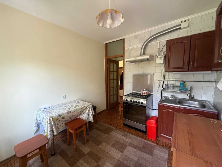 Продам 3к квартиру на Победе 6, жилое состояние, сертификат,
