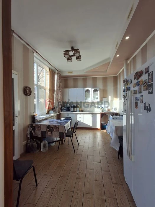 House for sale. Panas Saksagansky. Yuzhny Rynok stop.
