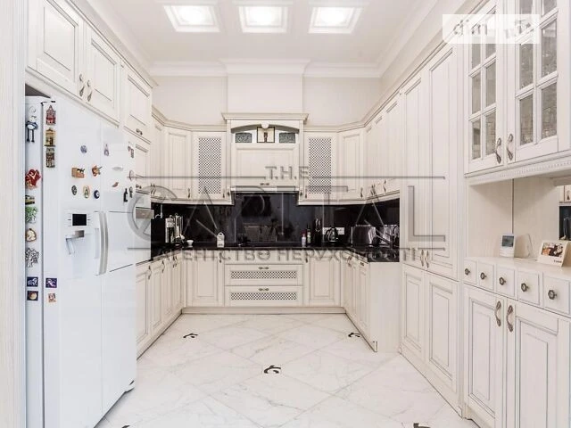 Продаж 4к квартири 230 кв. м на вул. Академіка Богомольця 5