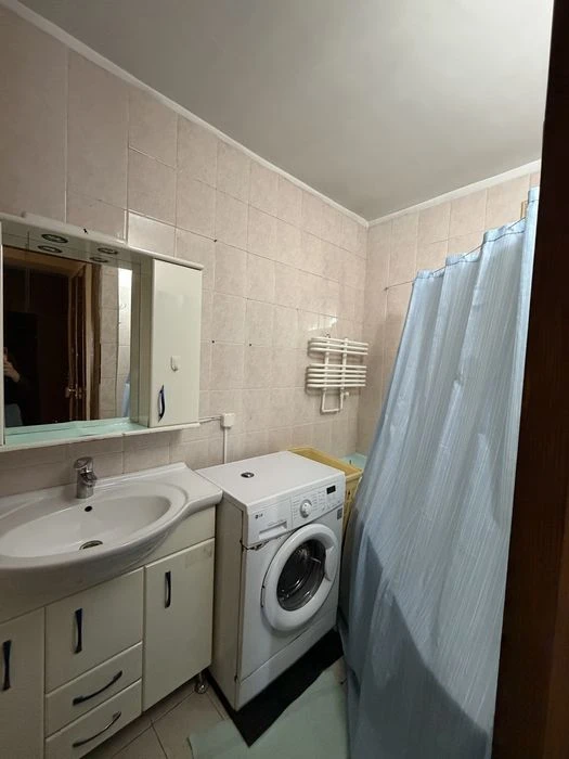Продається простора 4-кімнатна квартира по вул Степана Банде