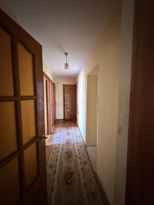 Продається простора 4-кімнатна квартира по вул Степана Банде