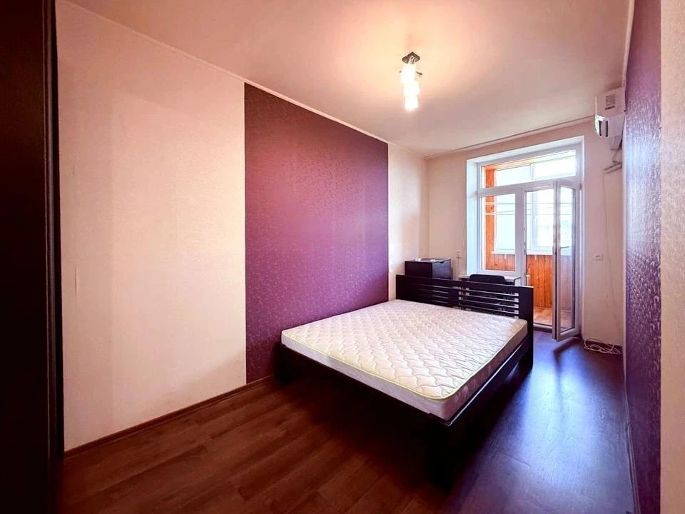 Продажа 2к квартира біля м. Захисників України