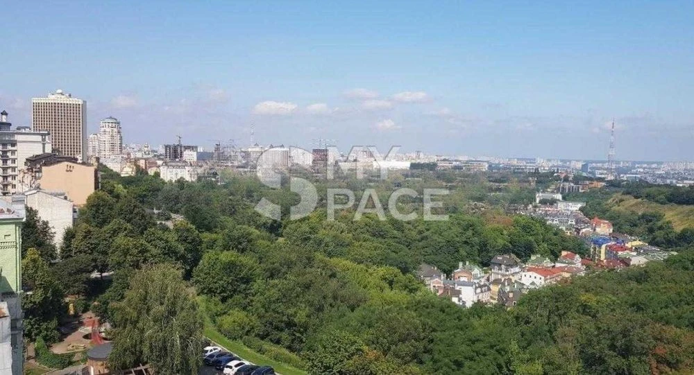 BARGAIN View of the Landscape Alley, Velyka Zhytomyrska 8a/ Andriivsk