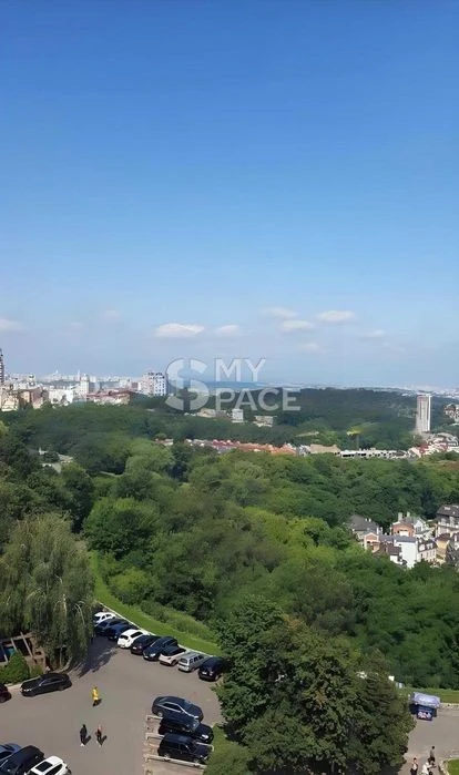 BARGAIN View of the Landscape Alley, Velyka Zhytomyrska 8a/ Andriivsk
