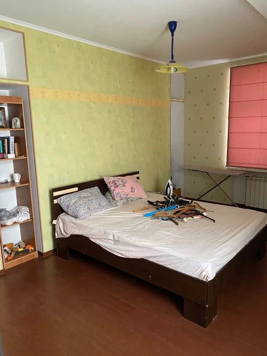 For sale 3-bedroom apartment in the embankment area