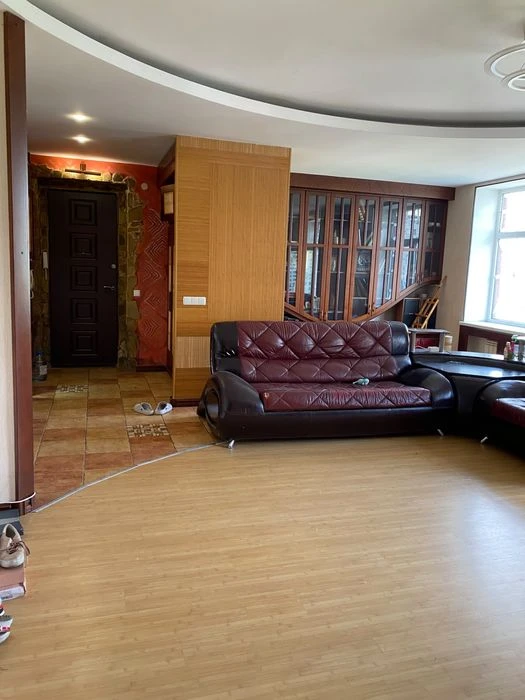 For sale 3-bedroom apartment in the embankment area