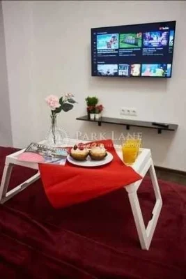CENTER I will sell a 4-room apartment on Bolshaya Vasilkovskaya Square near the Hermitage.