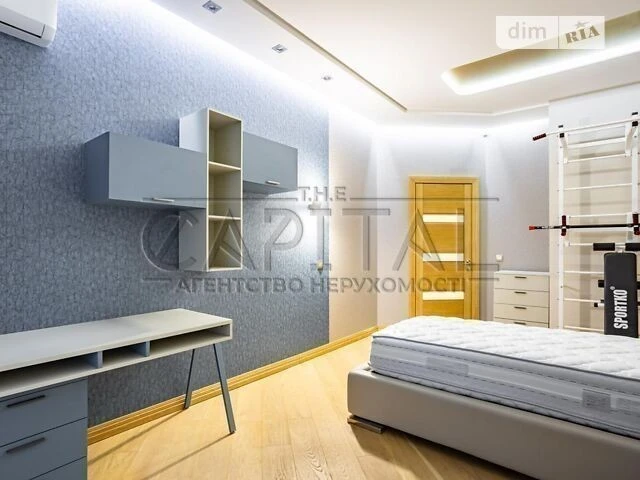 Sale of 4-room apartment 135 sq. m. on 26 McCain John Street • ID