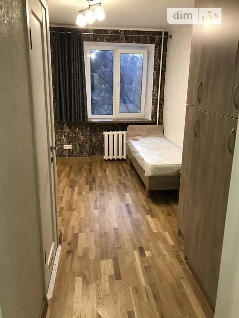 Room for sale 11.7 sq. m. on Novoukrainska St. 2/6, apt. 6