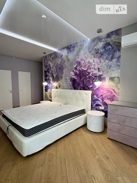 Sale of 4-room apartment 135 sq. m. on 26 McCain John Street • ID