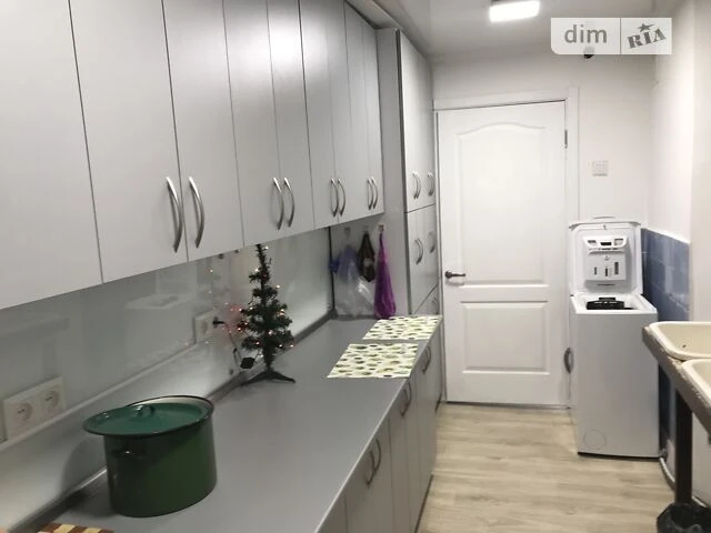 Room for sale 11.7 sq. m. on Novoukrainska St. 2/6, apt. 6