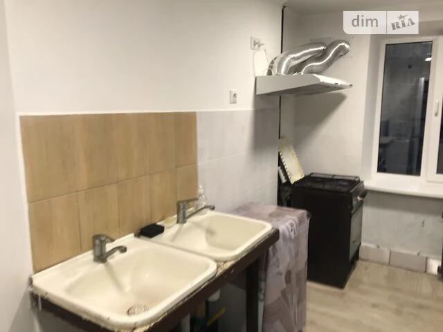 Room for sale 11.7 sq. m. on Novoukrainska St. 2/6, apt. 6