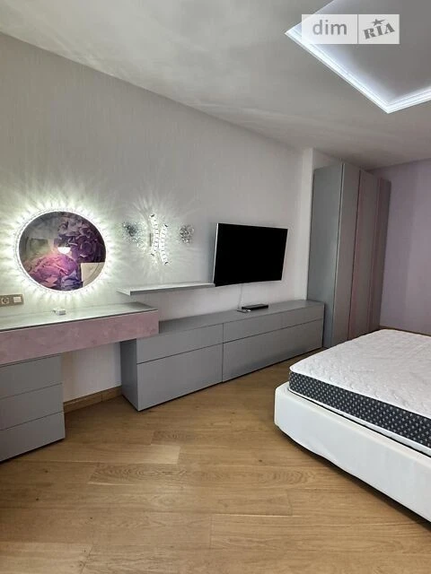 Sale of 4-room apartment 135 sq. m. on 26 McCain John Street • ID