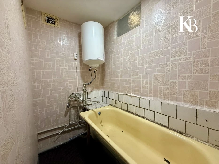 Продам 3 комнатную квартиру 12 Квартал, ул.Гладкова, Тера.