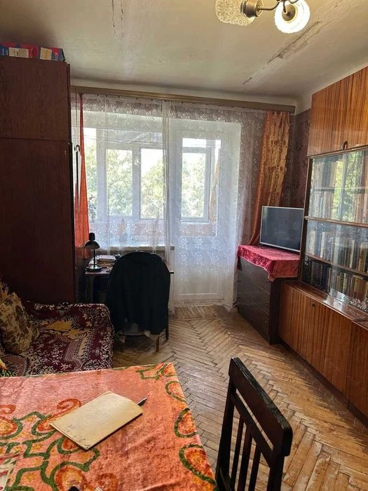 Selling a real 2-bedroom apartment in New Houses, 3 minutes from the Dvor metro station.