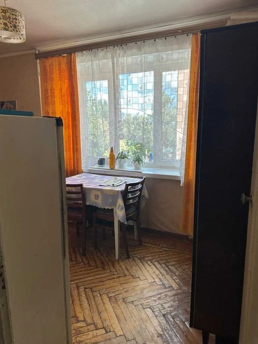 Selling a real 2-bedroom apartment in New Houses, 3 minutes from the Dvor metro station.