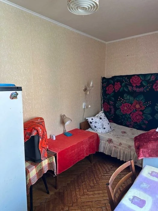 Selling a real 2-bedroom apartment in New Houses, 3 minutes from the Dvor metro station.