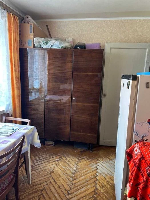 Selling a real 2-bedroom apartment in New Houses, 3 minutes from the Dvor metro station.