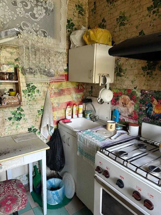 Selling a real 2-bedroom apartment in New Houses, 3 minutes from the Dvor metro station.