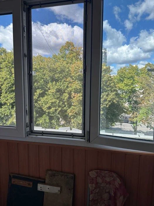 Selling a real 2-bedroom apartment in New Houses, 3 minutes from the Dvor metro station.
